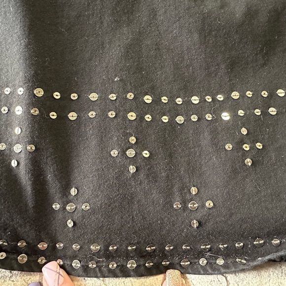 Adorable A-line black skirt with fun detailing on bottom - Picture 4 of 5